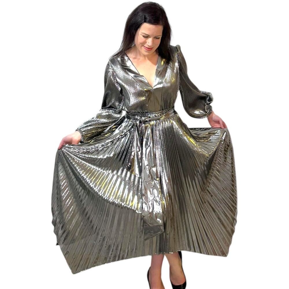 NWT Milly Metalic Silver Cocktail Dress - Size 6 - Long Sleeve Midi - Glam